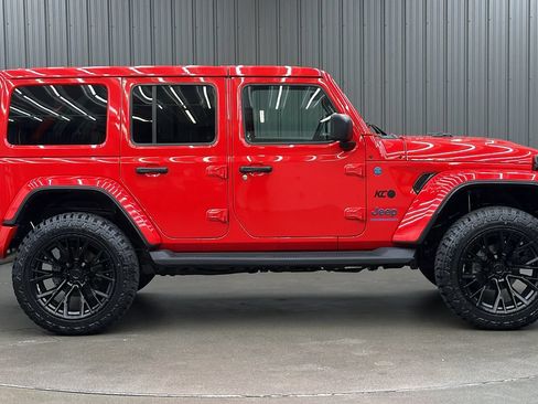 Used 2025 Jeep Wrangler Unlimited Sahara AWD/4WD image 6