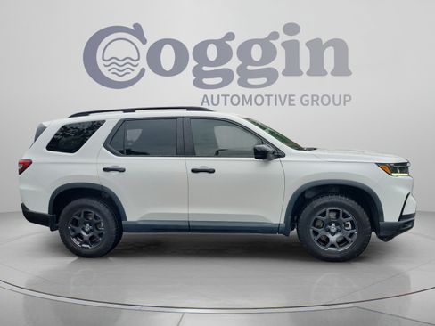 Used 2024 Honda Pilot TrailSport image 6