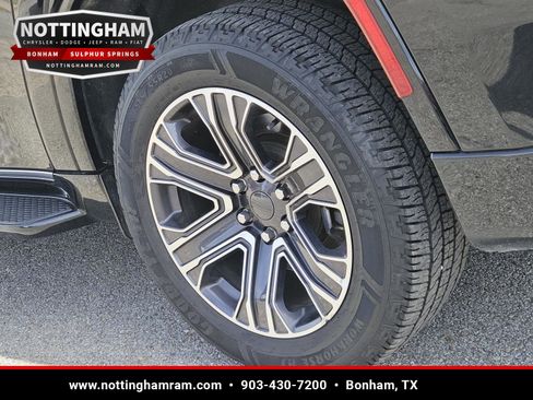 Used 2024 Jeep Wagoneer L Series II w/ Flexible Seating Group AWD/4WD image 7