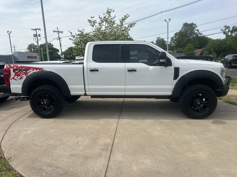 Used 2022 Ford F250 Platinum w/ FX4 Off-Road Package AWD/4WD image 2