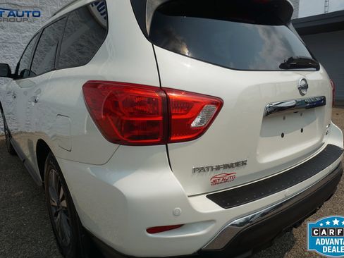 Used 2017 Nissan Pathfinder SL w/ Trailer Tow Package AWD/4WD image 9