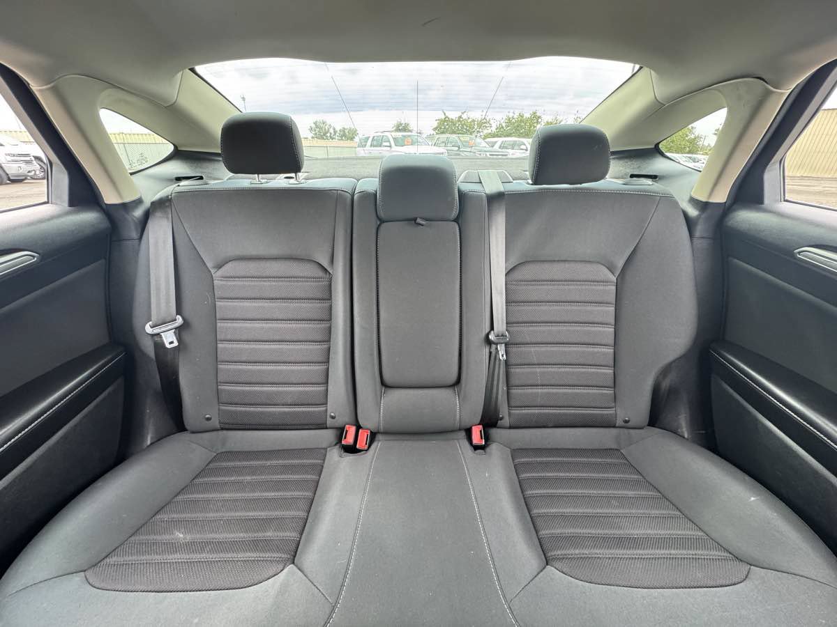 Used 2020 Ford Fusion SE FWD image 35