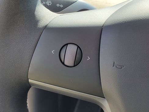 Used 2025 Tesla Model Y Long Range image 22