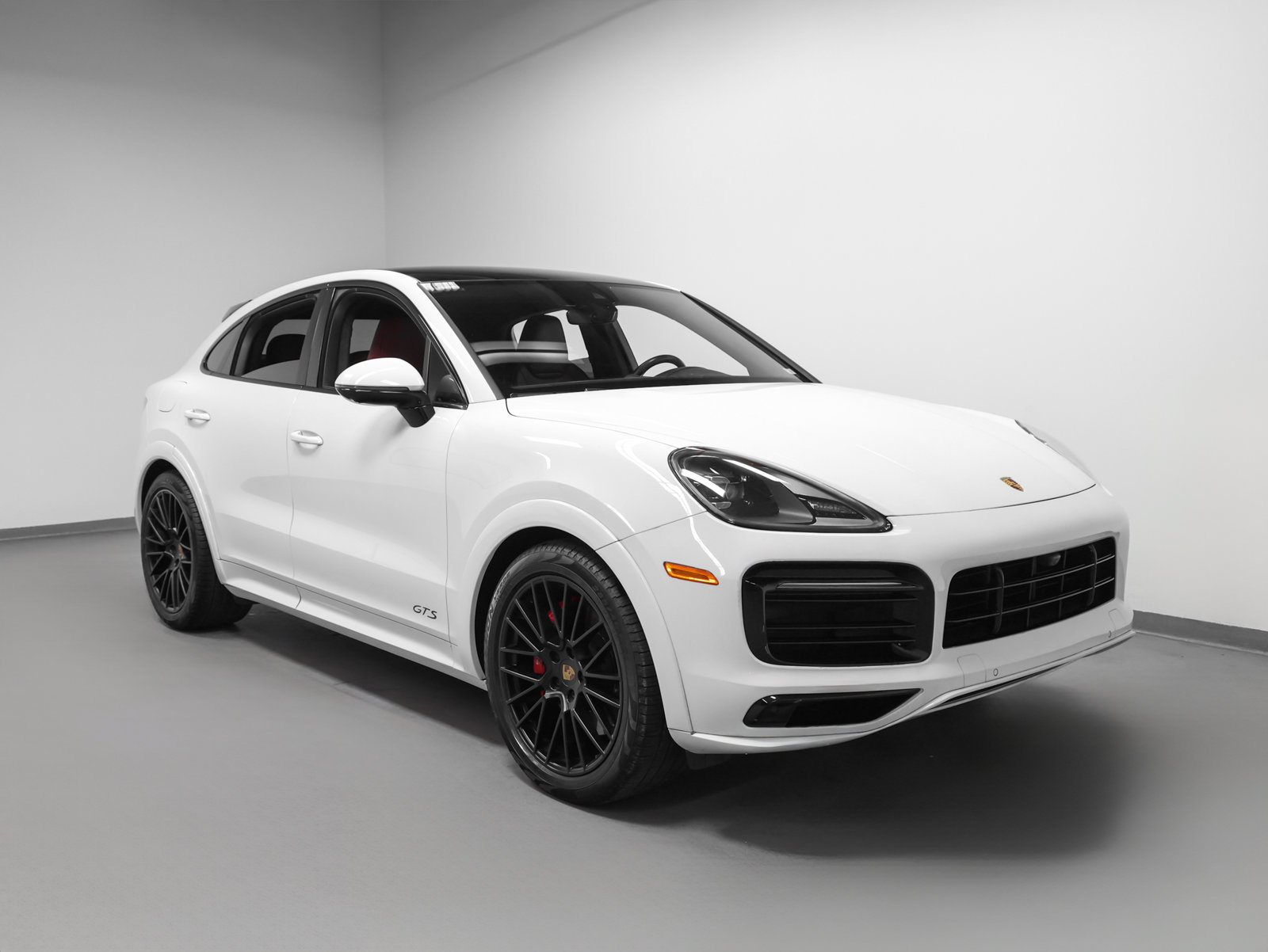 Certified 2022 Porsche Cayenne GTS w/ Premium Package Plus AWD/4WD image 10