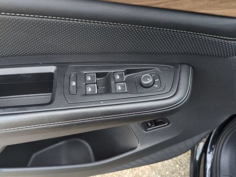 Used 2024 Volkswagen Atlas SE FWD image 15