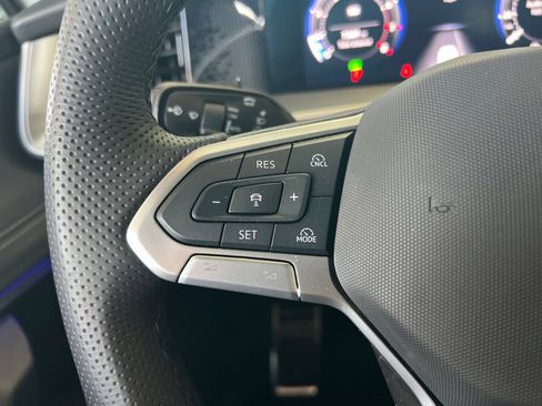 Used 2025 Volkswagen Tiguan SE R-Line FWD image 20