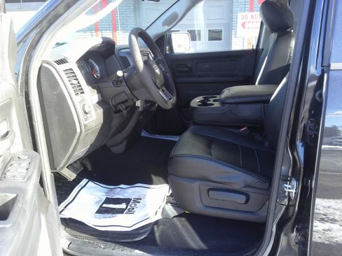 Used 2017 RAM 1500 Express w/ Black Ram 1500 Express Group image 13