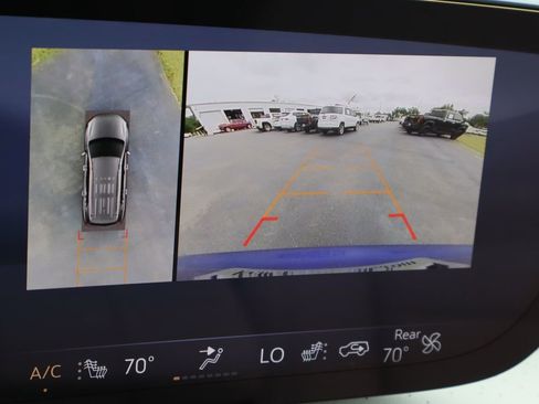 Used 2025 Buick Enclave Avenir image 16