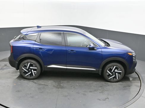 Certified 2025 Nissan Kicks SV image 38