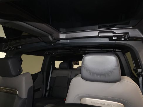 Certified 2025 GMC Hummer EV 2X image 18