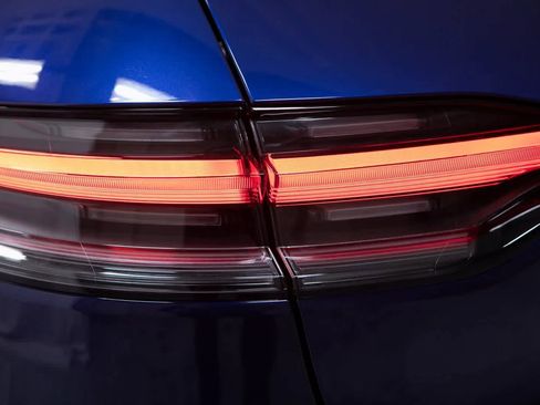 Certified 2025 Porsche Macan image 34