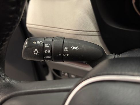 Used 2019 Toyota RAV4 Limited image 16