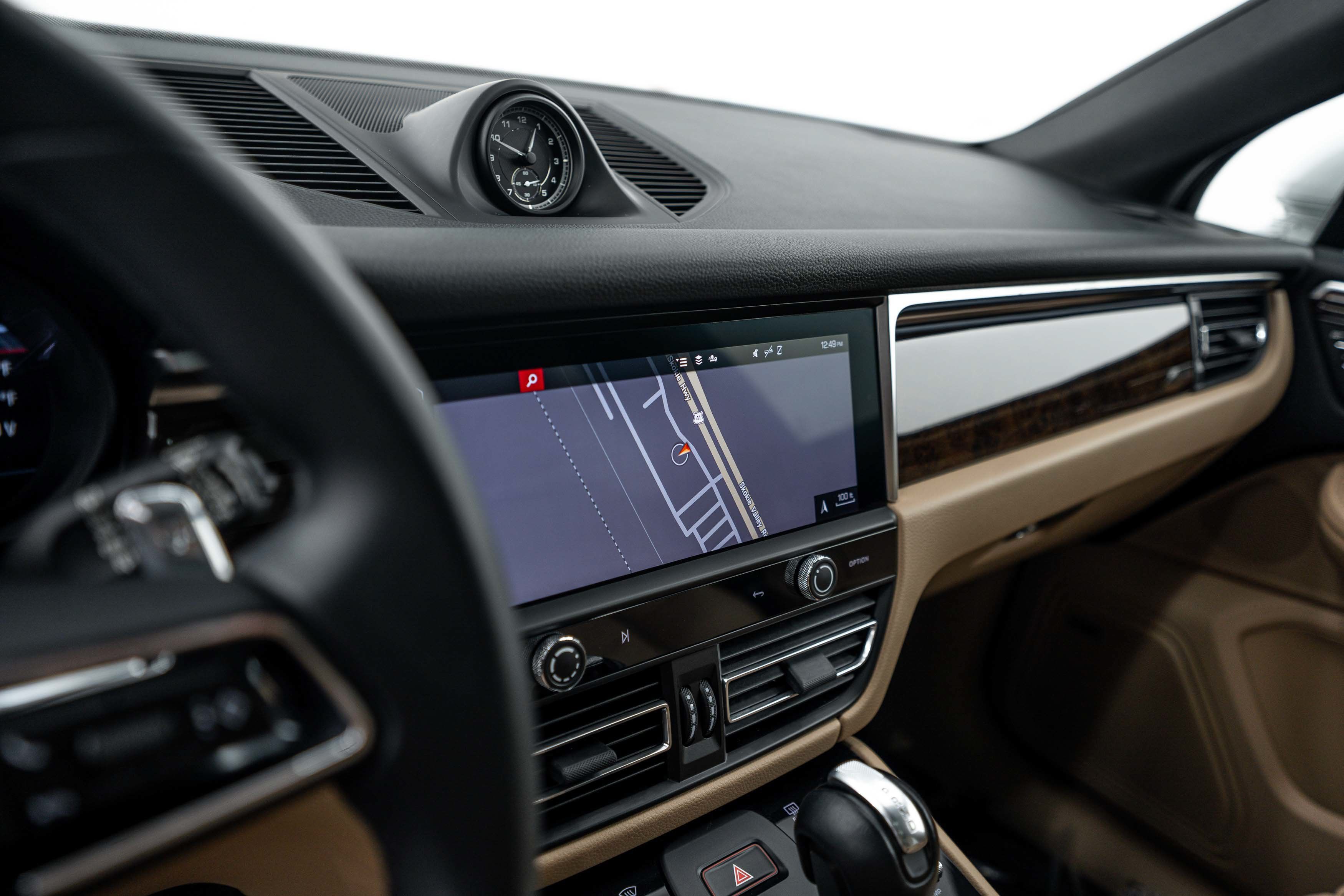 Certified 2023 Porsche Macan AWD/4WD image 13
