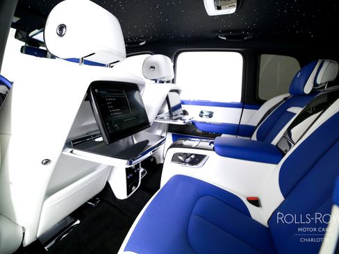 Used 2023 Rolls-Royce Cullinan Black Badge w/ Driver's Package image 19