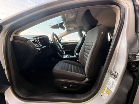 Used 2019 Ford Fusion SE FWD image 8