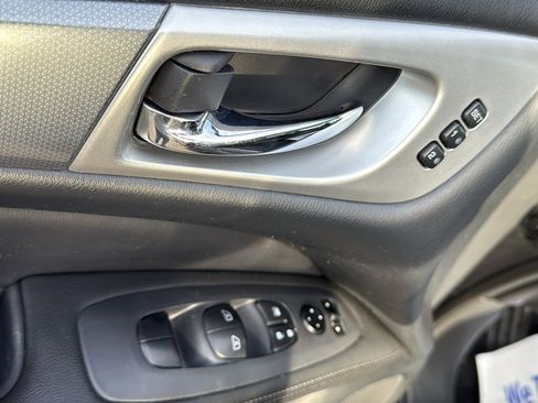 Used 2020 Nissan Pathfinder SL image 7