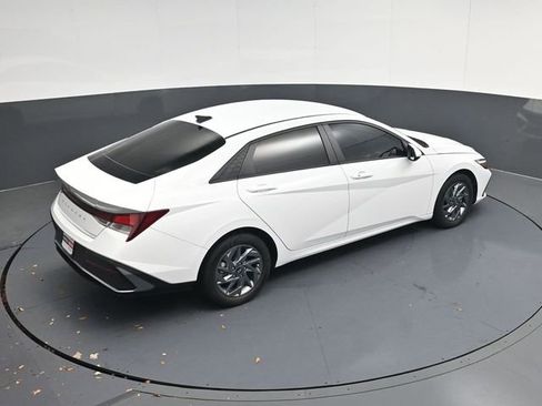 Used 2024 Hyundai Elantra SEL image 40