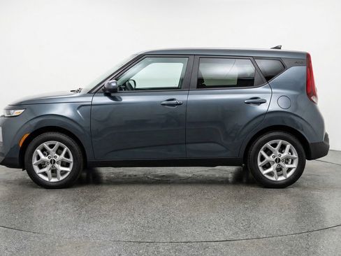 Used 2025 Kia Soul LX w/ LX Technology Package image 5
