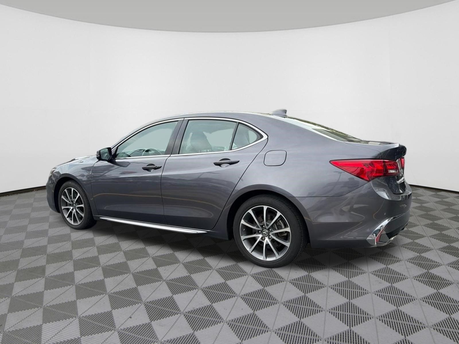 Used 2018 Acura TLX w/ Technology Package FWD image 5