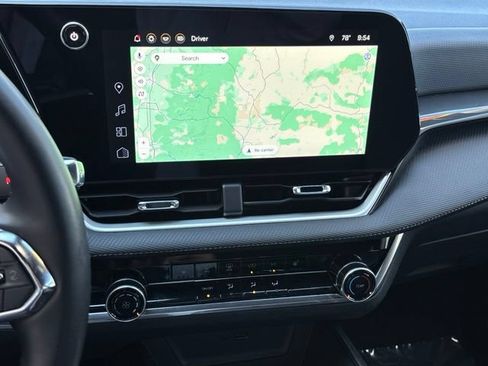 Used 2025 Chevrolet Equinox LT FWD image 23