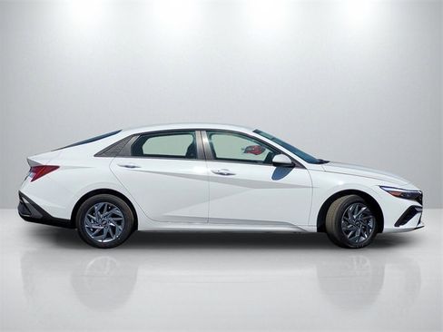New 2025 Hyundai Elantra Blue image 3