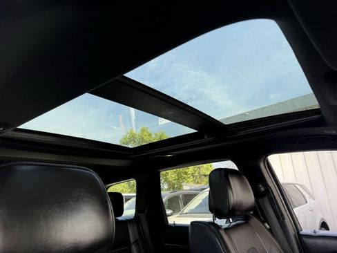 Used 2017 Jeep Grand Cherokee Overland w/ Jeep Active Safety Group image 15