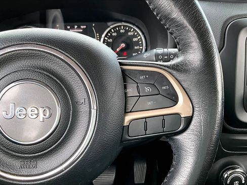 Used 2016 Jeep Renegade Latitude AWD/4WD image 25