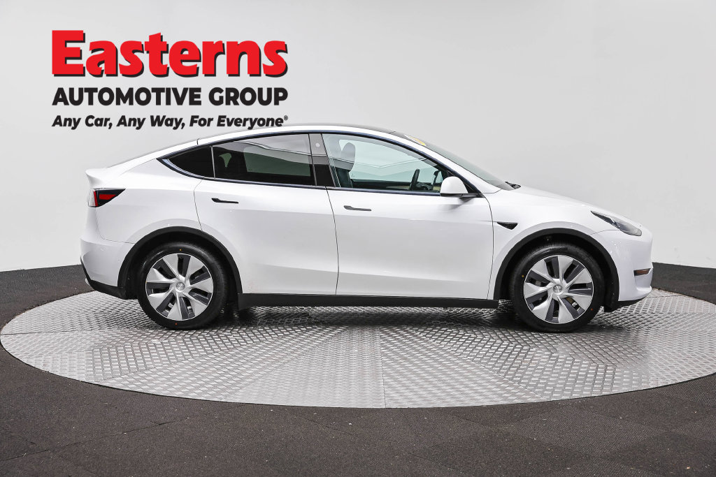 Used 2022 Tesla Model Y Long Range AWD/4WD image 5