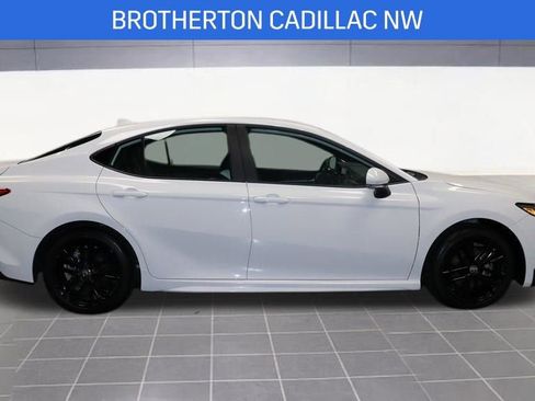 Used 2025 Toyota Camry SE image 8