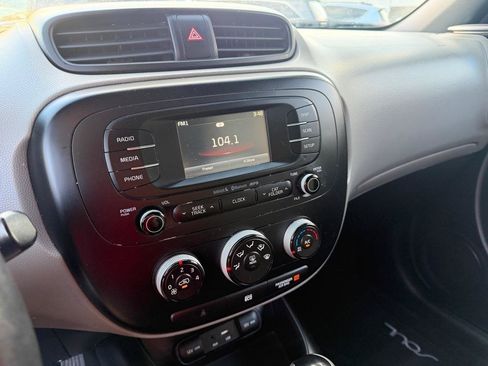 Used 2016 Kia Soul + FWD image 29