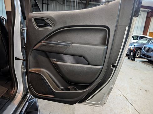 Used 2019 Chevrolet Colorado LT w/ Colorado RST Special Edition image 22