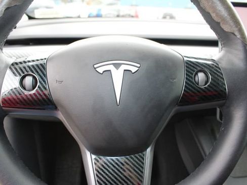 Used 2022 Tesla Model Y Performance AWD/4WD image 16