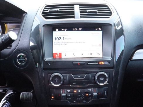 Used 2018 Ford Explorer XLT w/ Equipment Group 202A image 12