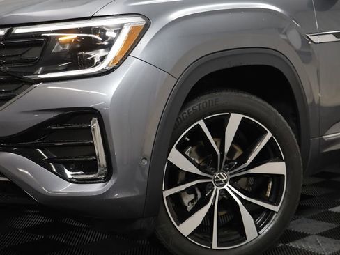 Used 2024 Volkswagen Atlas SEL Premium R-Line image 3