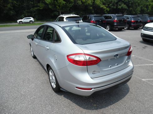Used 2014 Ford Fiesta SE FWD image 3
