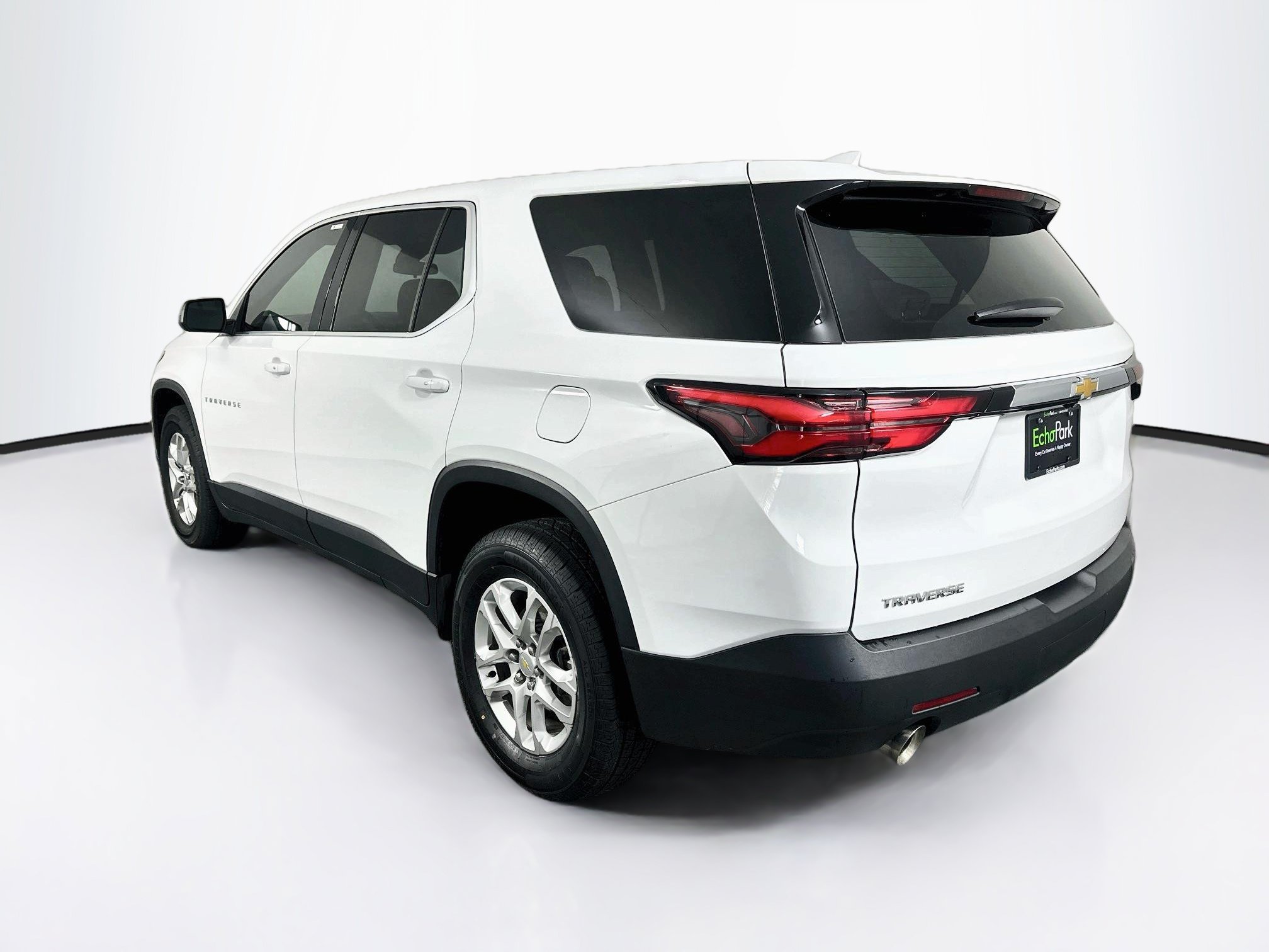 Used 2023 Chevrolet Traverse LS FWD image 5