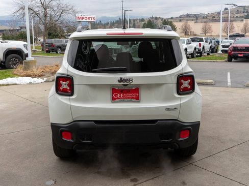 Used 2017 Jeep Renegade Latitude image 6
