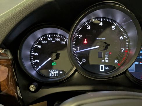 Certified 2025 Porsche Macan image 37