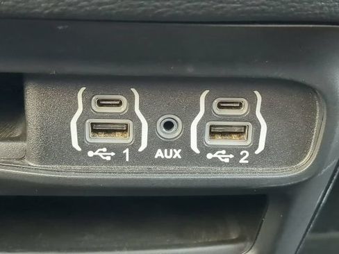 Used 2024 Chrysler Pacifica Touring FWD image 26