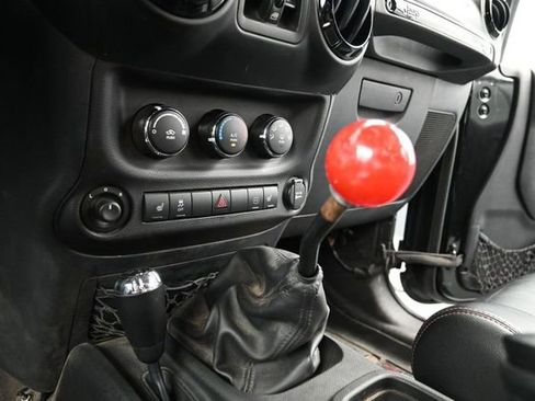 Used 2012 Jeep Wrangler Unlimited Sahara AWD/4WD image 24