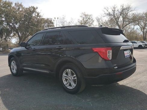 Used 2021 Ford Explorer XLT image 6