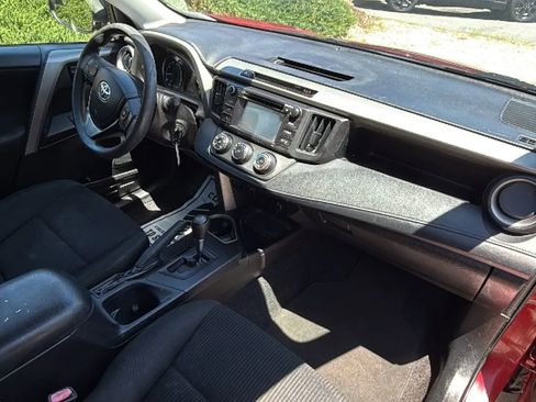 Used 2018 Toyota RAV4 LE FWD image 24