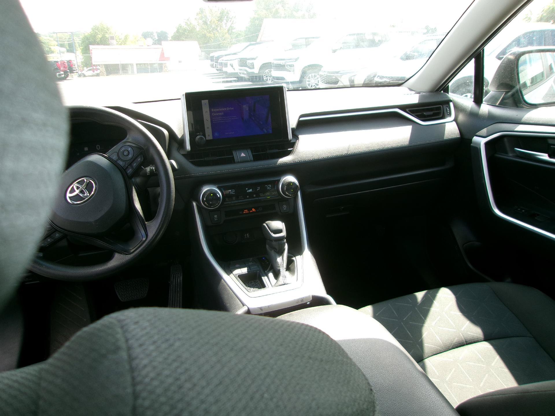 Used 2025 Toyota RAV4 XLE FWD image 14
