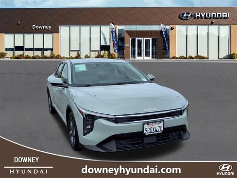Used 2025 Kia K4 FWD image 3