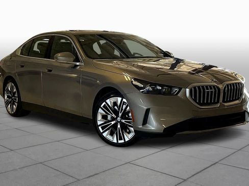 Certified 2025 BMW 530i 530i w/ Premium Package image 2