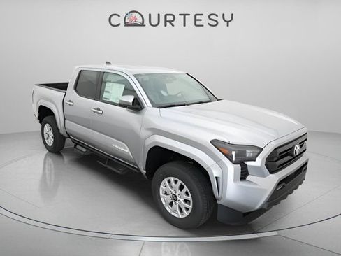 Certified 2026 Toyota Tacoma SR5 AWD/4WD image 31