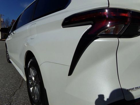 Used 2024 Toyota Sienna XLE image 13