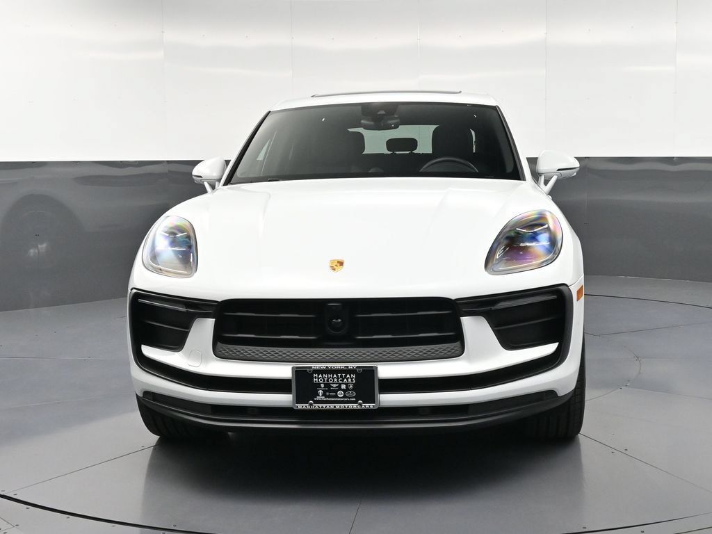 Certified 2026 Porsche Macan AWD/4WD image 11