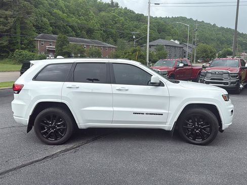 Used 2019 Jeep Grand Cherokee Altitude AWD/4WD image 5