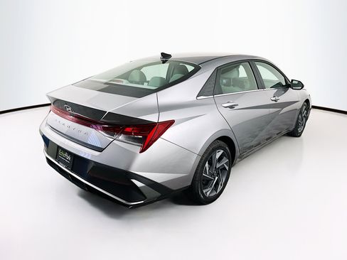Used 2025 Hyundai Elantra SEL FWD image 9